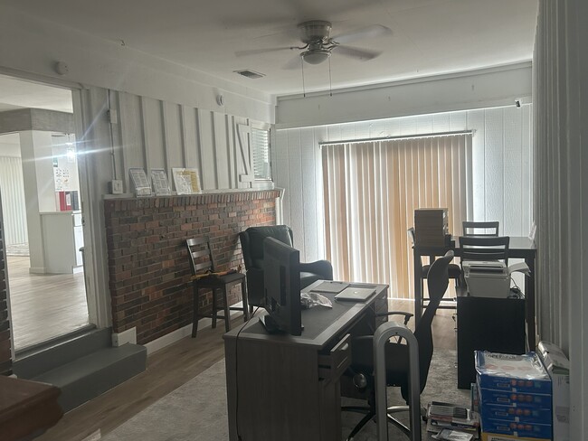 Primary Photo - 1309 Ravenwood Dr