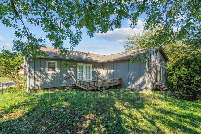 Building Photo - 525 NE Karapat Dr