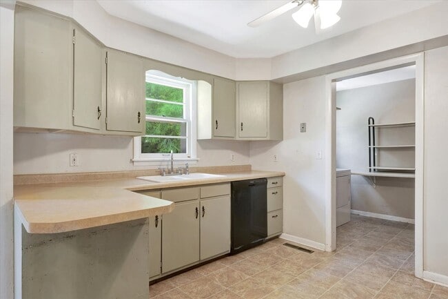 Building Photo - 2 BED / 1 BATH HOUSE IN CENTRAL CHAMPAIGN ...