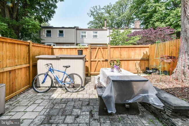 Building Photo - 261 Gundry Dr