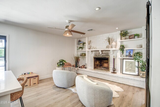 Building Photo - 4011 E Hancock Dr