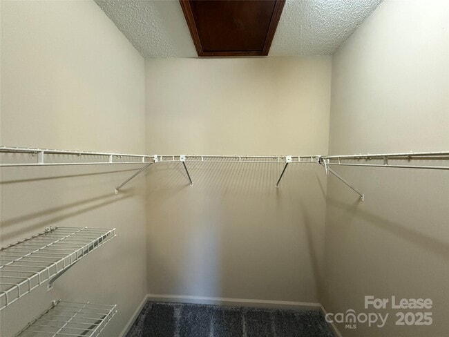 Building Photo - 131 Pine Meadow Ln