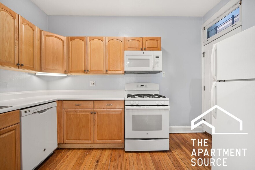 Building Photo - 2611 N Dayton St