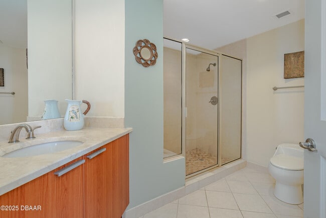 Building Photo - 231 Riverside Dr