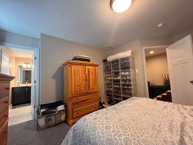 Building Photo - 4 Bedroom, 3.5 Bathroom Townhouse