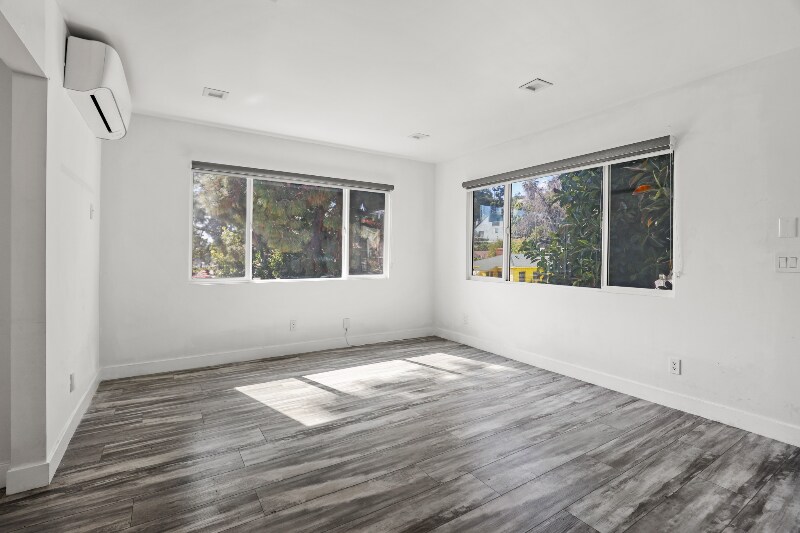 Building Photo - 1486 Silver Lake Blvd