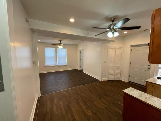 Building Photo - 1635 W 57th St