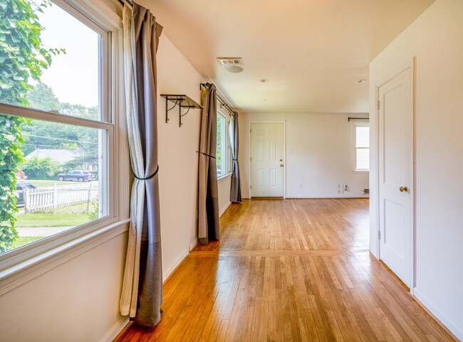 Building Photo - Your Ideal Lifestyle Awaits in this Stunni...