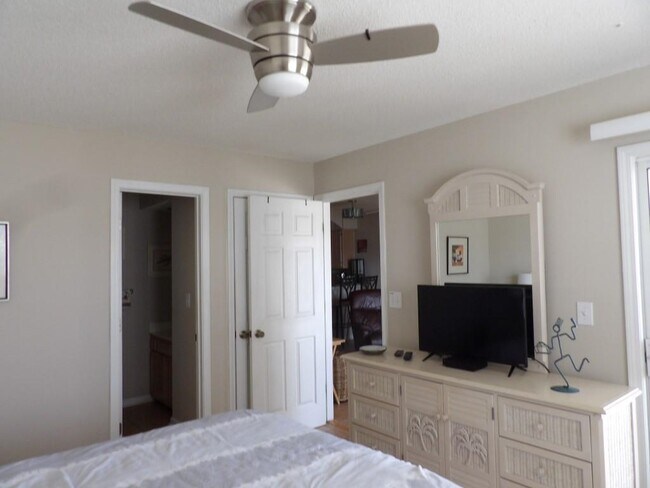 Building Photo - 4622 Greenbriar Dr