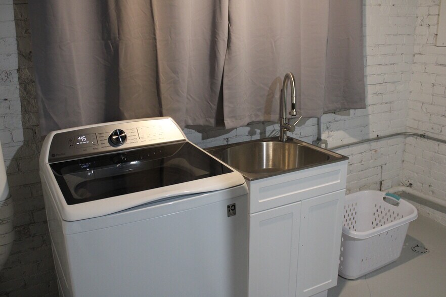 Building Photo - 298 Josephine St