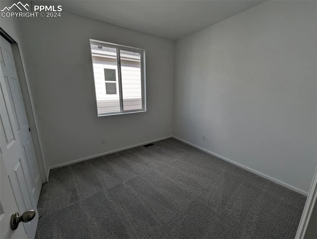 Bedroom 3 - 2434 Vanhoutte Vw