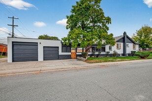 Building Photo - 3590 N Glencoe St