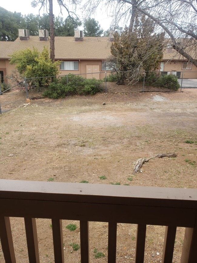 Building Photo - Renovated 2 bed / 1 bath with washer/dryer...