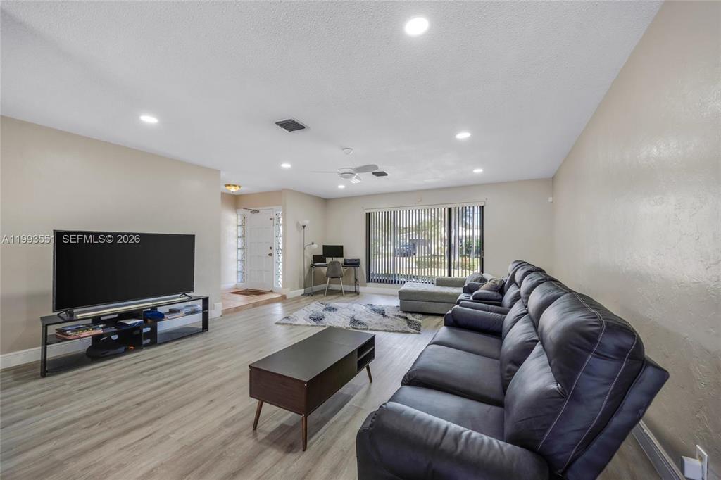 Building Photo - 2752 NE 3rd St