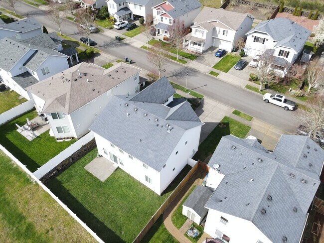 Building Photo - 1163 Swan Loop