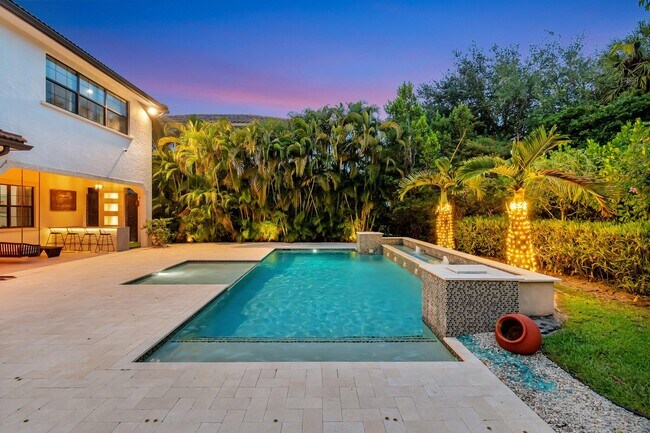 Building Photo - 17710 Cadena Dr