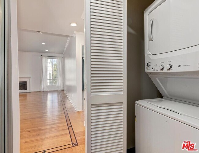 Building Photo - 1169 Wellesley Ave