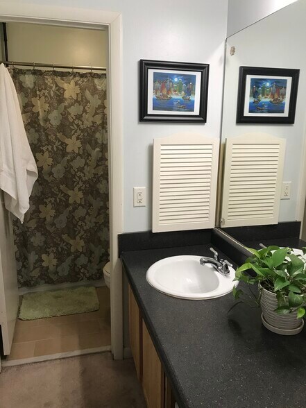 Full bathroom upstairs with door to close off shower area separately - 3000 Hillsboro Pike