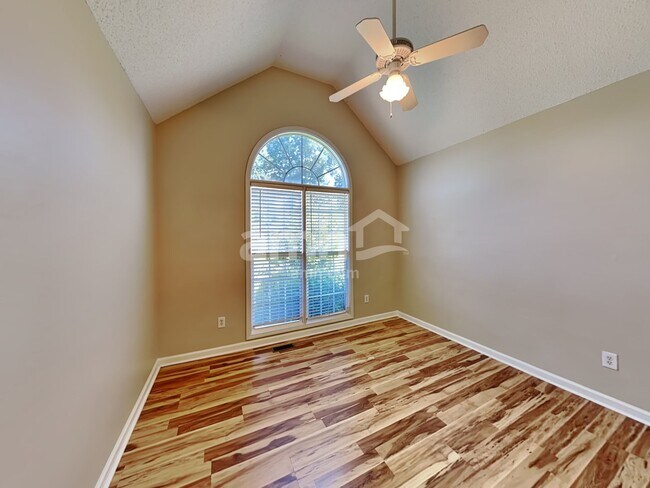 Building Photo - 179 Norton Dr