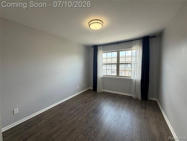 Building Photo - 29415 Glen Oaks Blvd E