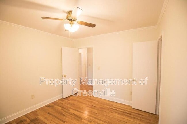 Building Photo - 121 Scarlett St