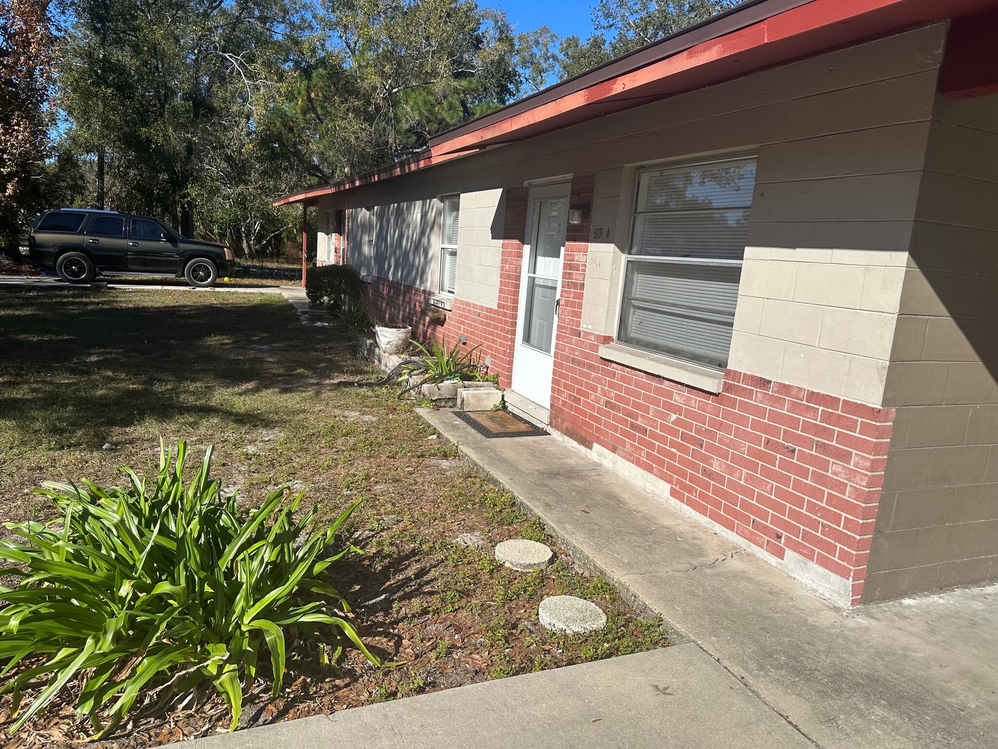 Building Photo - 5931 Crestmont St