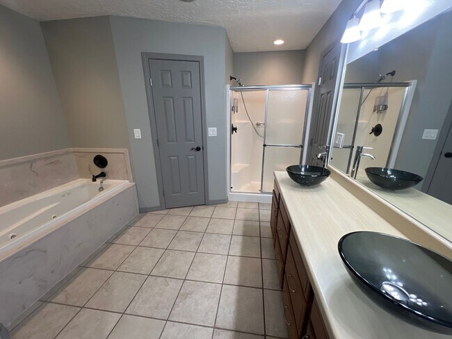 Building Photo - 3709 Benjamin Davis Dr