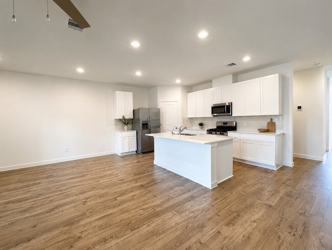 Building Photo - 28130 Meadowlark Sky Dr
