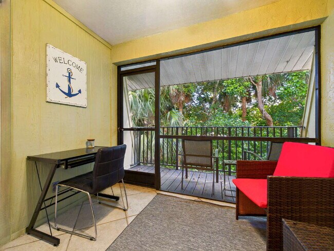 Building Photo - Furnished 2BR/2BA Pine Haven Condo with Preserve View –