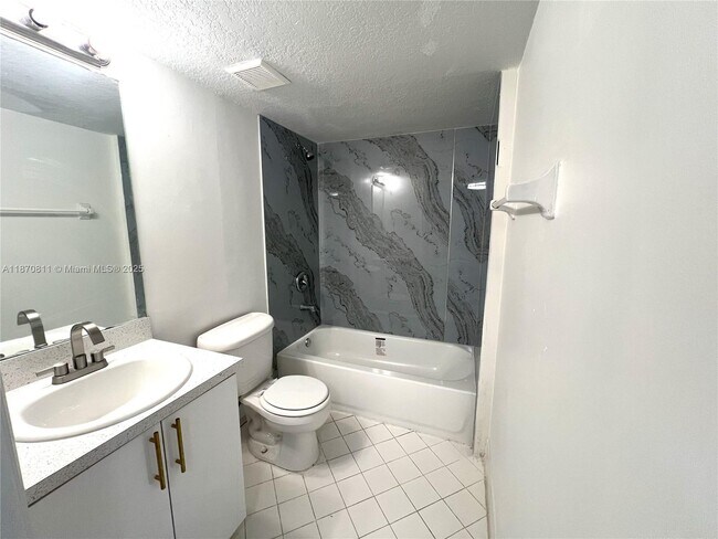 Building Photo - 1240 SE 28th Ct