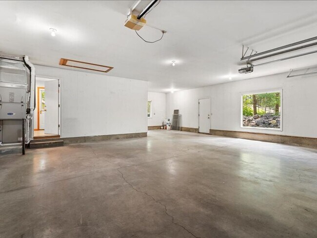 Building Photo - Stunning Custom Home 4 Bedroom in the Gate...