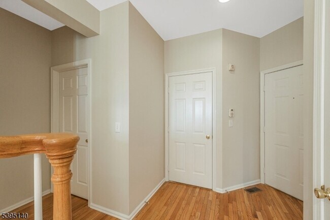 Building Photo - 105 Wallace Ct