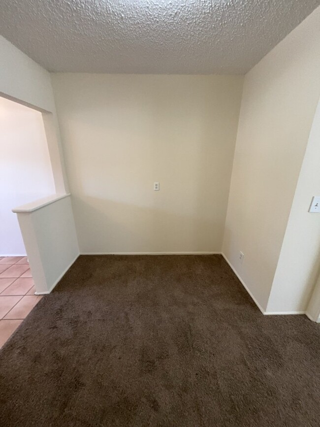 Building Photo - FOR RENT: 1 BEDROOM 1BATH SPACIOUS IN SPRI...