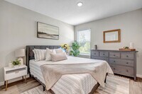 Building Photo - 6469 Breezy Oaks Wy