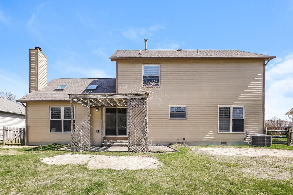 Building Photo - 1127 Crestview St