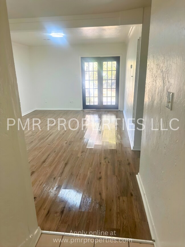 Building Photo - 4 Bed / 1.5 Bathroom House