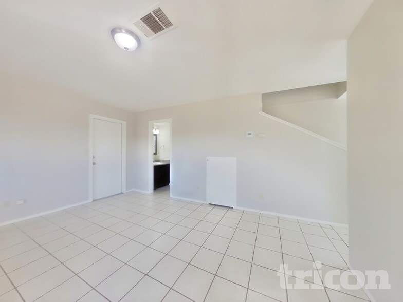 Building Photo - 1872 Little John Way