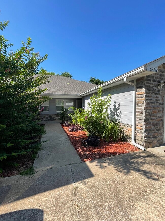 Building Photo - 63212 E 291 Rd