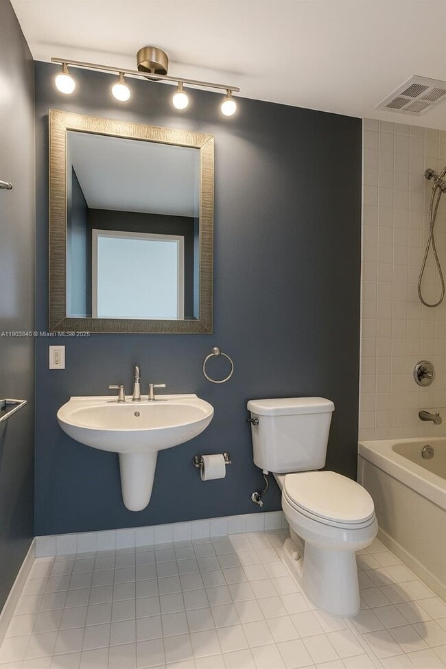 Building Photo - 10 SW South River Dr