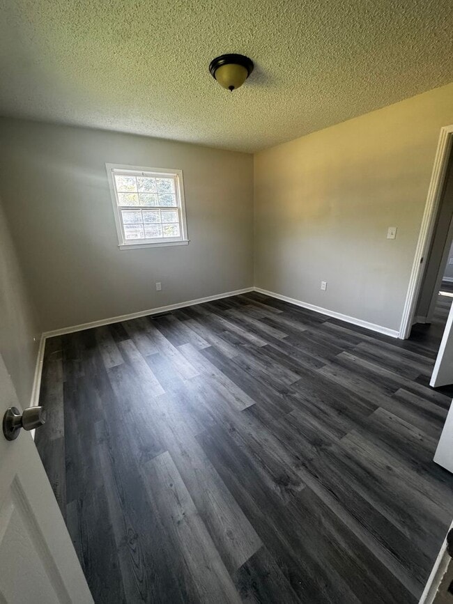 Building Photo - 228 Bate Ave