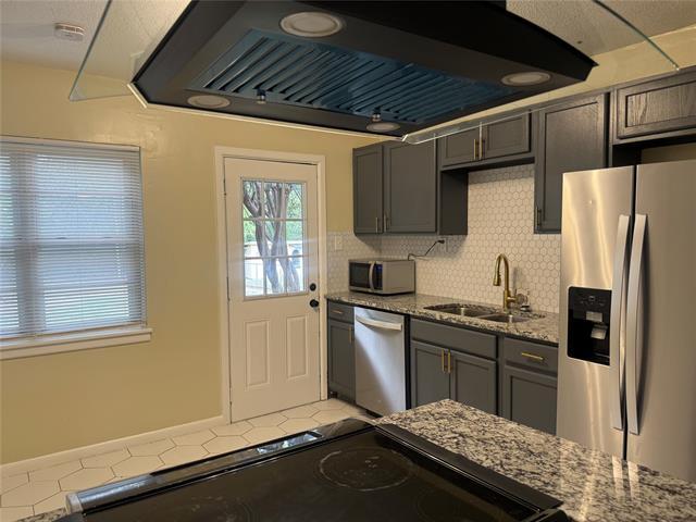 Building Photo - 204 Live Oak Ln