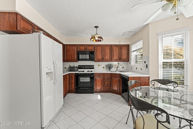 Building Photo - 39 Gimbel Pl