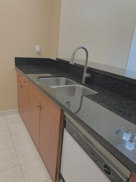 Building Photo - 13566 SW 11th Ln