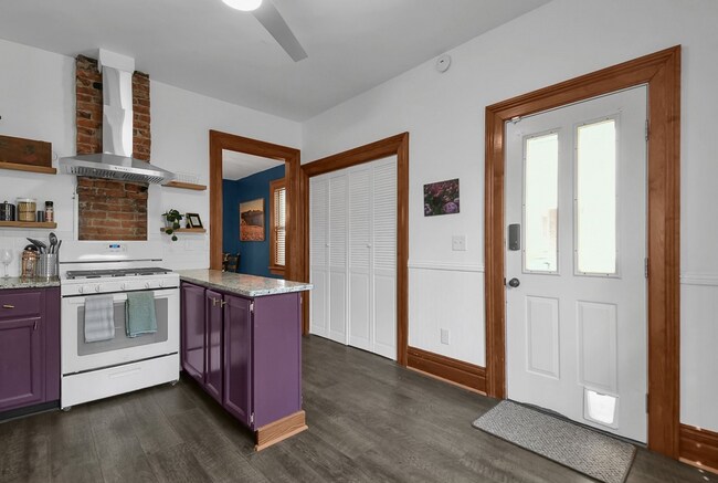 Building Photo - 42 E Prescott St