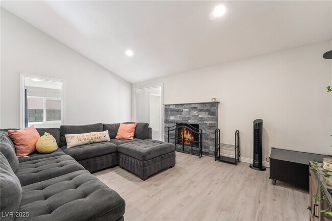 Building Photo - 3209 Kings Way