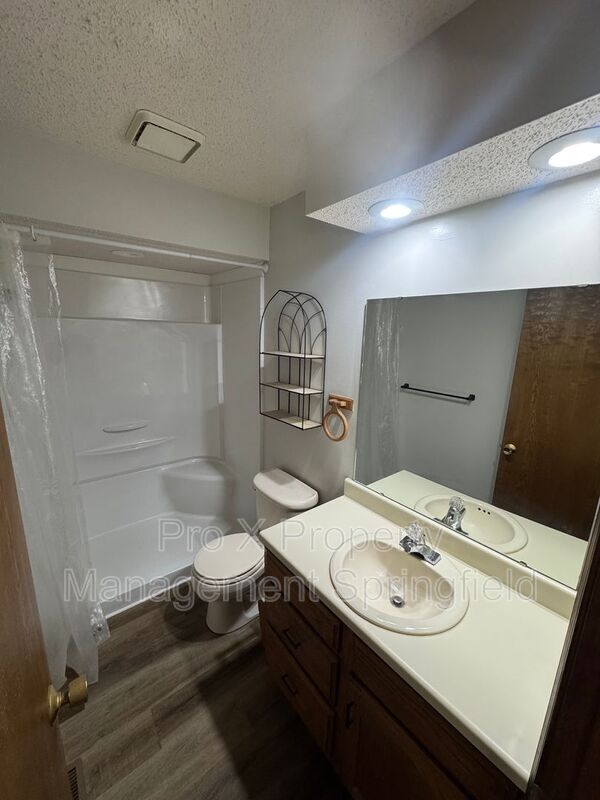 Building Photo - 3720 N Farm Rd 165