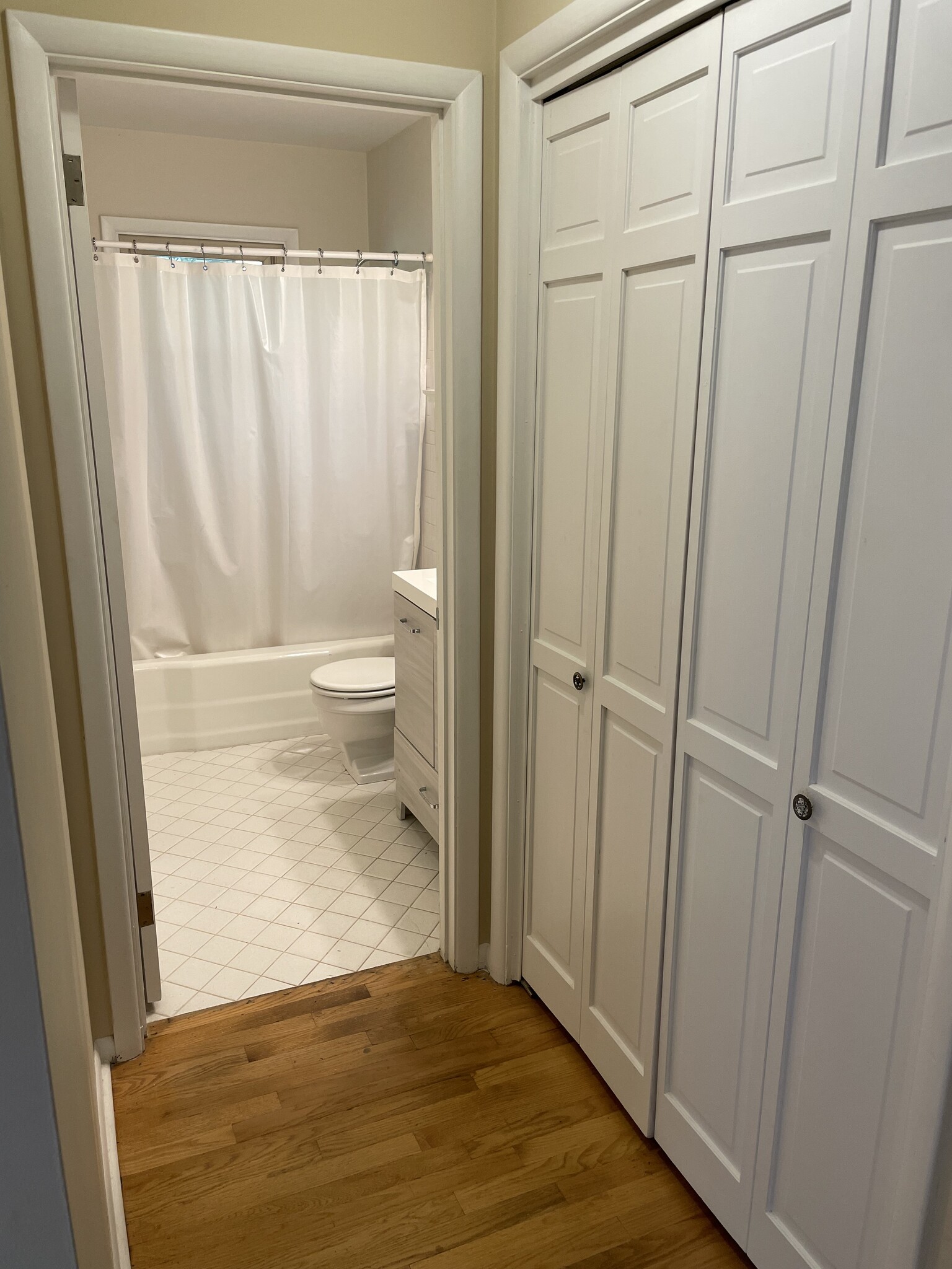 Closet outside 2nd bathroom - 8205 Ainsworth Dr