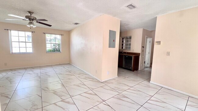 Building Photo - 13982 Morning Glory Dr