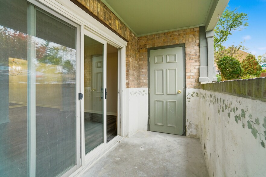 Building Photo - 9760 Bunker Hill Ln