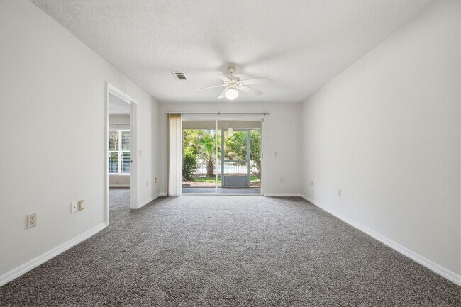 Building Photo - Highly Sought After GROUND-FLOOR Unit at Florida Club!  Pool View!!